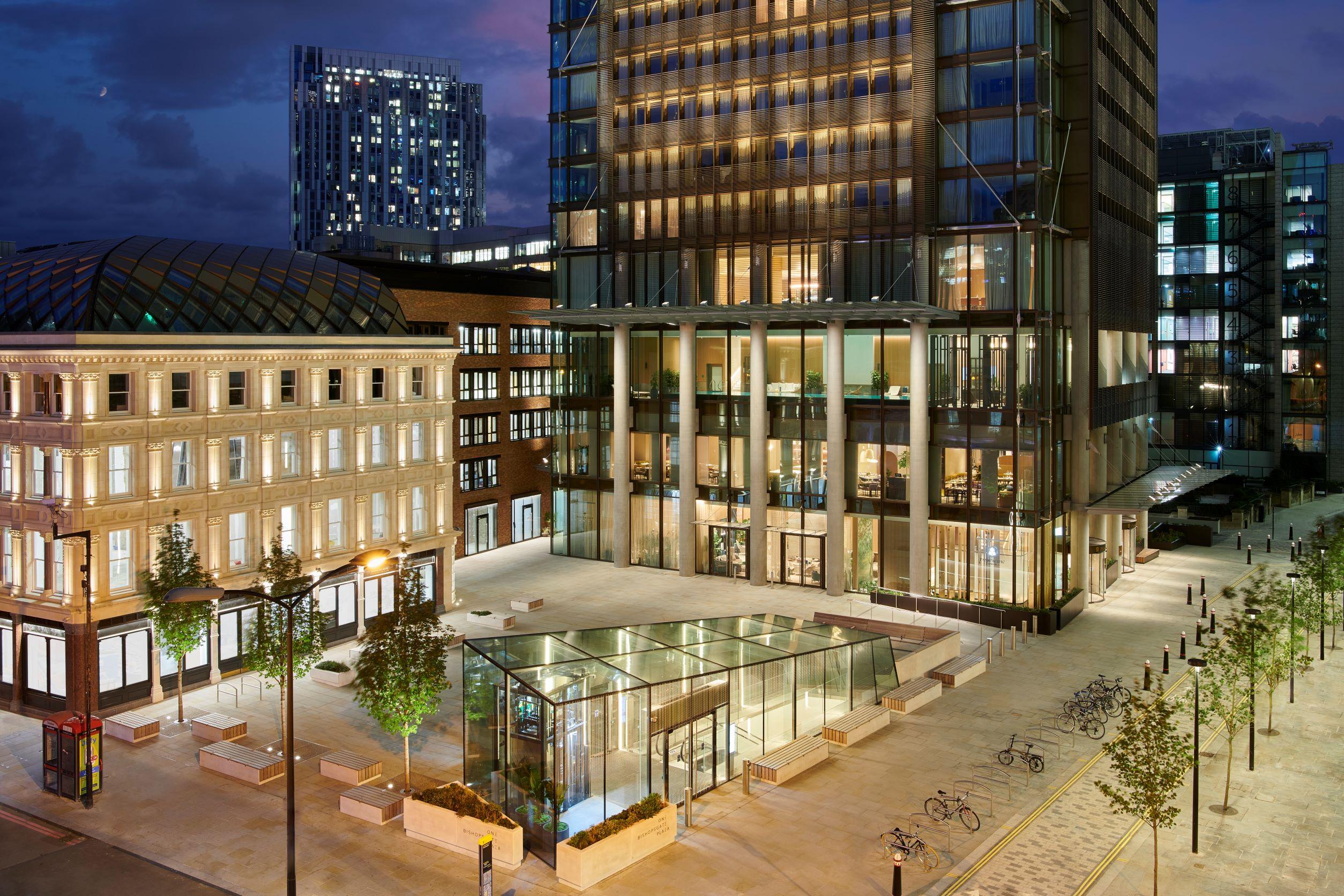 Pan Pacific London Otel Dış mekan fotoğraf The Square at night