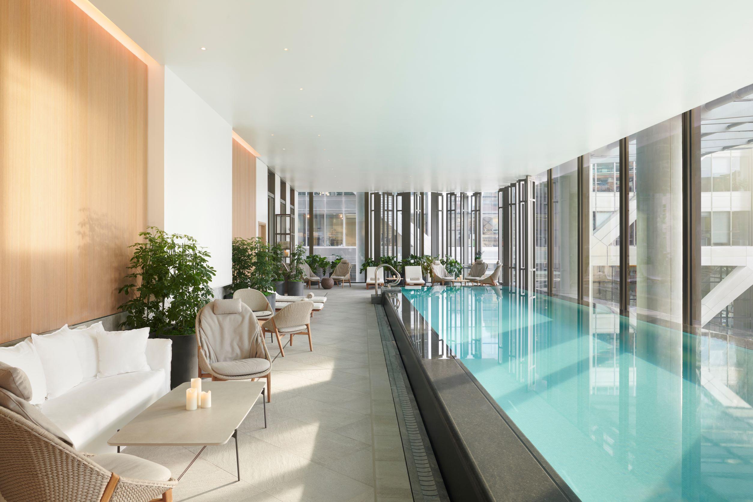 Pan Pacific London Otel Dış mekan fotoğraf The pool at The Standard London