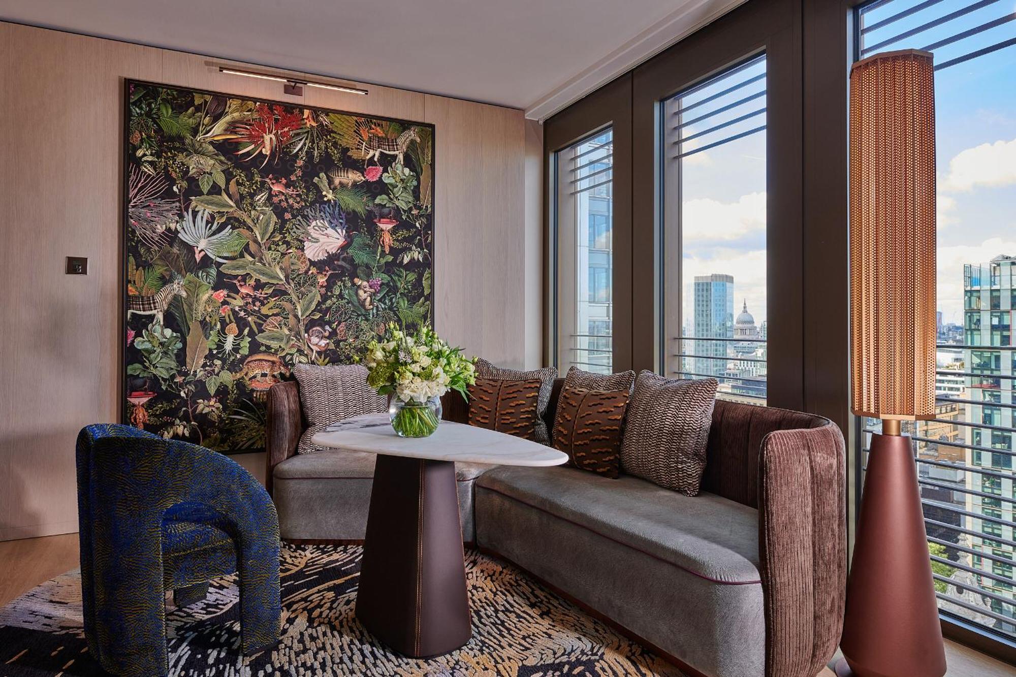 Pan Pacific London Otel Dış mekan fotoğraf The living room of a suite at The Edition