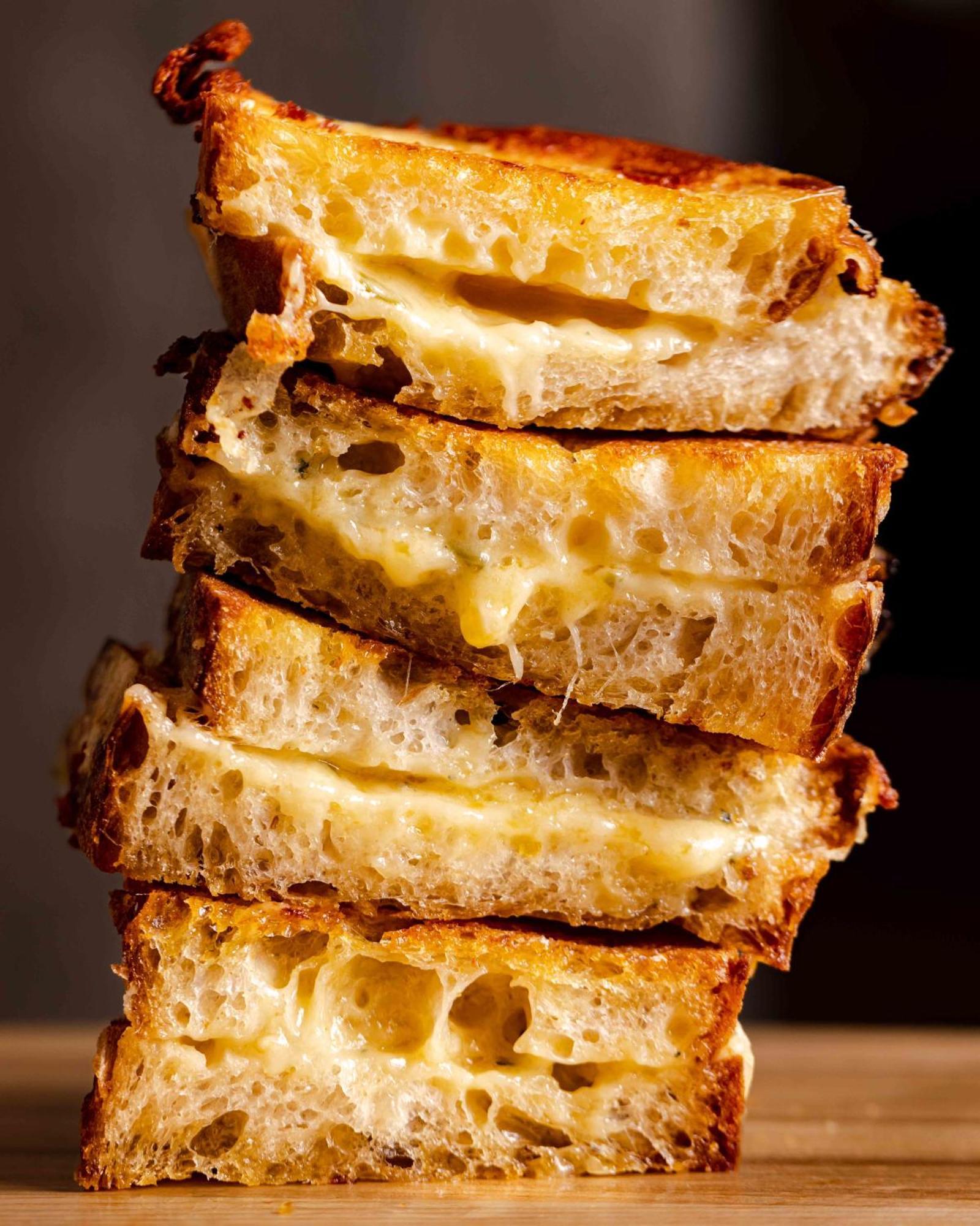 Pan Pacific London Otel Dış mekan fotoğraf A grilled cheese sandwich