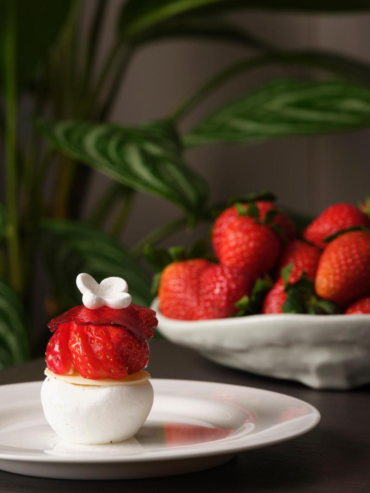 Pan Pacific London Otel Dış mekan fotoğraf Strawberry dessert