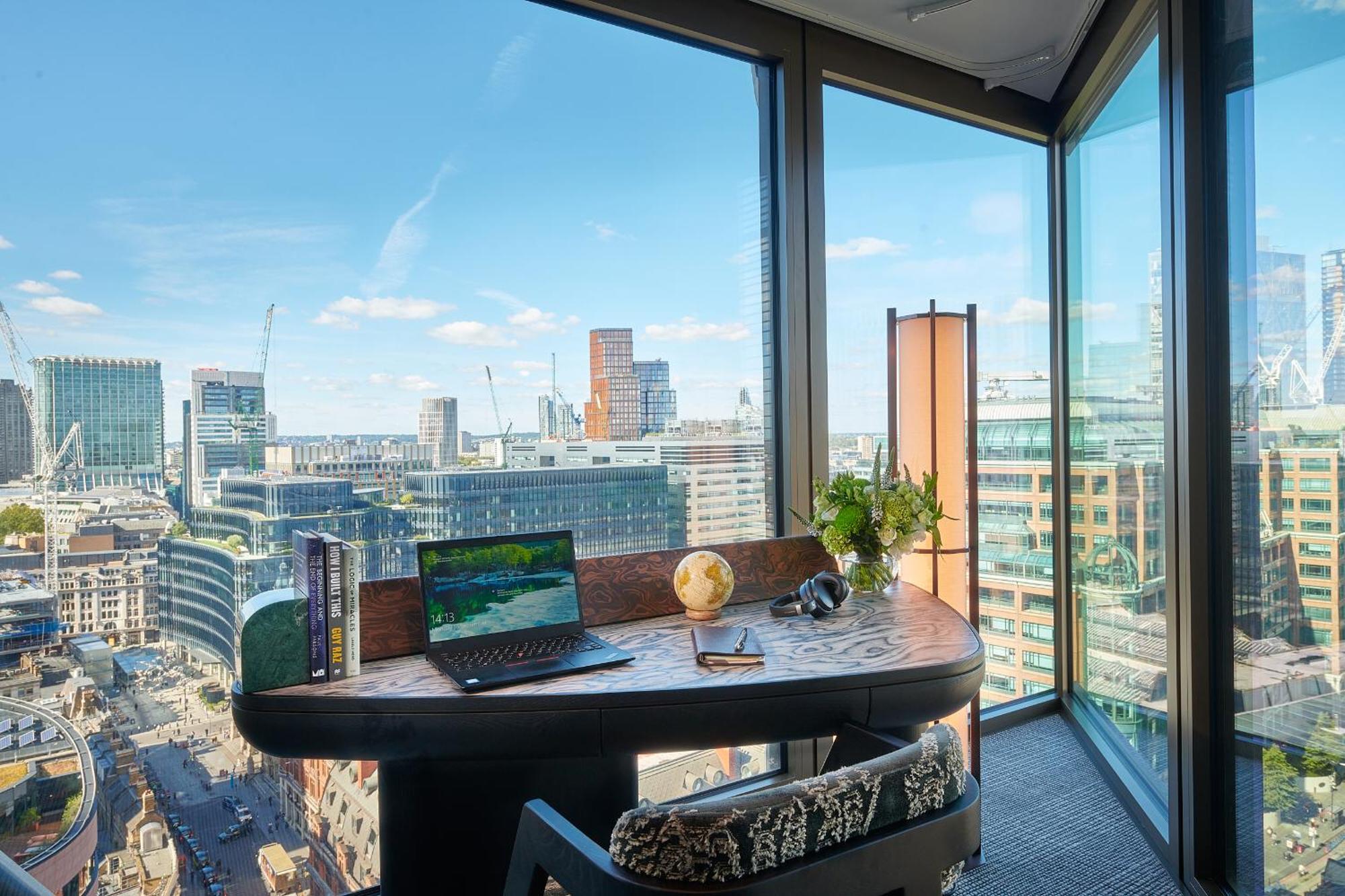 Pan Pacific London Otel Dış mekan fotoğraf The view from a private office at the London office